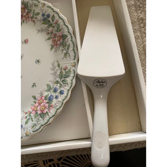 Andrea by Sadek cake plate and server floral porcelain with gold trim 10” - Picture 3 of 10